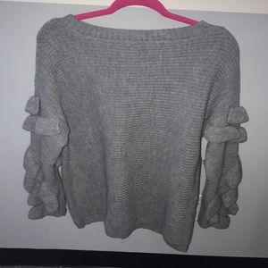 Women gray ruffle sweater.